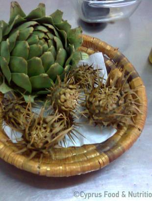 Αγκινάρα και αγριοαγκινάρες καυκαρούες (Μαγειρεύω Κυπριακά 2014). &lt;br/&gt; Πηγή: Σταλω Λαζάρου.