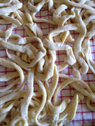 Τριν, τα ζυμαρικά της συνταγής. &lt;br/&gt; Πηγή: Στάλω Λαζάρου.