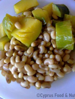 Λουβί με κολοκούι (φασόλια μαυρομάτικα με κολοκύθι). &lt;br/&gt; Πηγή: Στάλω Λαζάρου.