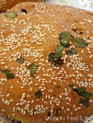 Ελιωτή με σησάμι και κόλιανδρο. &lt;br/&gt; Πηγή: Στάλω Λαζάρου.