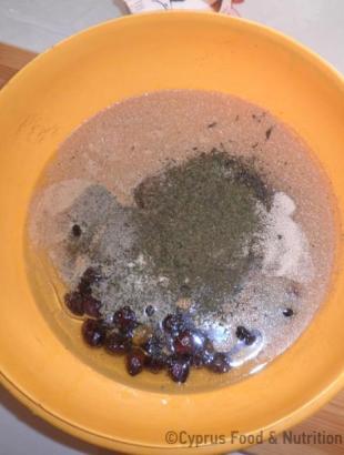 1. Ετοιμάζουμε τα υλικά. &lt;br/&gt; Πηγή: Ζηνοβία Χαραλάμπους