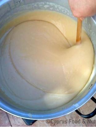 Ανακάτεμα του ππαλουζέ στο χαρτζί. &lt;br/&gt; Πηγή: Στάλω Λαζάρου.