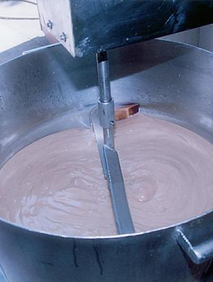 Παρασκευή ππαλουζέ σε σύγχρονες βιομηχανικές εγκαταστάσεις. &lt;br/&gt; Άδεια δημοσίευσης: Υπουργείο Γεωργίας.