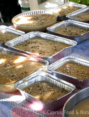 Πππαλουζές σερβιρισμένος σε δίσκους. &lt;br/&gt; Πηγή: Ζηνοβία Χαραλάμπους.