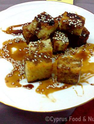 Σουππούθκια με χαρουπόμελο και σησάμι (Μαγειρεύω Κυπριακά 2014). &lt;br/&gt; Πηγή: Στάλω Λαζάρου.