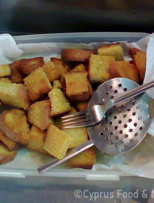 Σουππούθκια τηγανισμένα (Μαγειρεύω Κυπριακά 2014). &lt;br/&gt; Πηγή: Στάλω Λαζάρου.