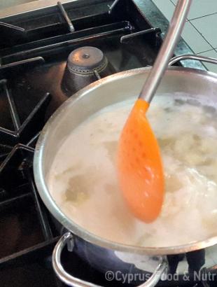 Τα ψήνουμε σε νερό ή ζωμό. (Μαγειρεύω Κυπριακά 2015). &lt;br/&gt; Πηγή: Στάλω Λαζάρου.