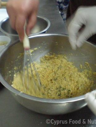 Η παρασκευή της ζύμης. &lt;br/&gt; Πηγή: Κατερίνα Λαζάρου, Λευκωσία 28/2/14.