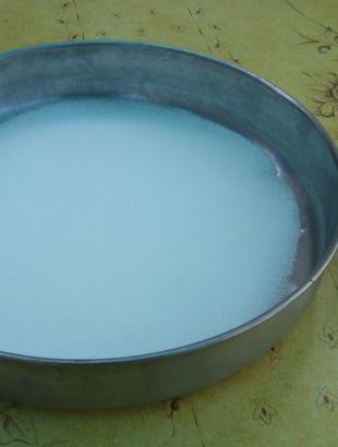 2. Μετρούμε τη ζάχαρη.