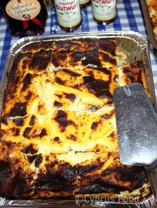 Μακαρόνια του φούρνου σε σινί. Πέρα Ορεινής, 2014.