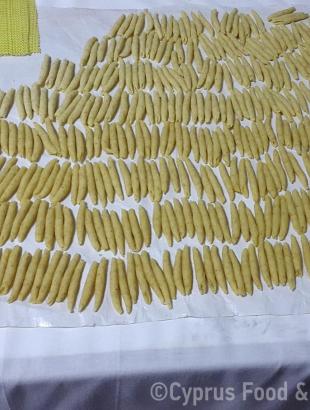 Μακαρόνια τρυπητά. Αθηαίνου. &lt;br/&gt; Πηγή: Στάλω Λαζάρου.