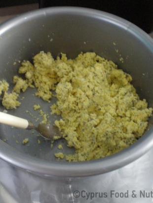 Ραβιόλες με χαλούμι και αναρή, στάδιο παρασκευής 2, Λευκωσία 9/2/14. &lt;br/&gt; Πηγή: Κατερίνα Λαζάρου.