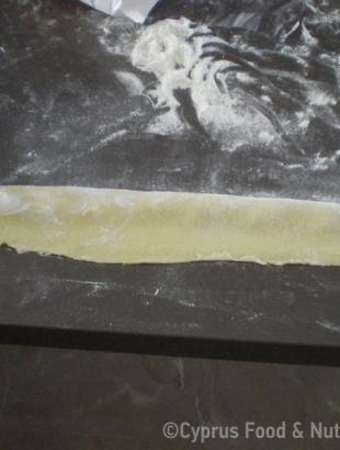 Ραβιόλες με χαλλούμι και αναρή, στάδιο παρασκευής 4, Λευκωσία 9/2/14.φωτ: Κατερίνα Λαζάρου