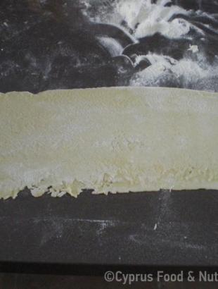 Ραβιόλες με χαλούμι και αναρή, στάδιο παρασκευής 1, Λευκωσία 9/2/14. &lt;br/&gt; Πηγή: Κατερίνα Λαζάρου.