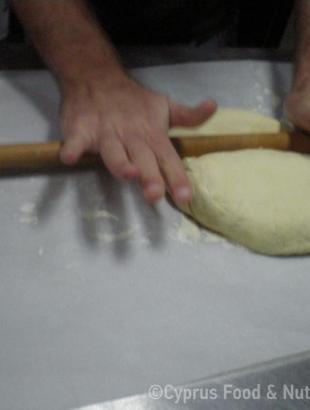 Ραβιόλες κορνιώτικες με ανάλατη αναρή και φρέσκο δυόσμο, στάδιο παρασκευής 2, Λευκωσία 29/1/14.