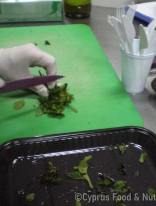 Ραβιόλες κορνιώτικες με ανάλατη αναρή και φρέσκο δυόσμο, στάδιο παρασκευής 5, Λευκωσία 29/1/14.