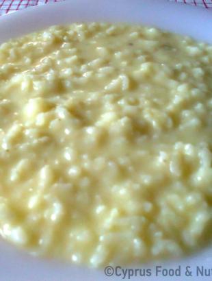 Σούπα ρύζι αυγολέμονη.