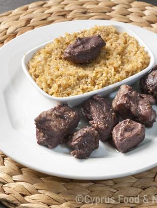 Αφέλια με πουργούρι (Μαγειρεύω Κυπριακά 2015). &lt;br/&gt; © Μουσείο Κυπριακών Τροφίμων και Διατροφής.