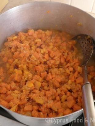 6. Ψήνουμε για λίγο. &lt;br/&gt; Πηγή: Ζηνοβία Χαραλάμπους