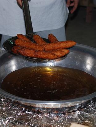 Κούπες κατά το τελείωμα του τηγανίσματος. &lt;br/&gt; Πηγή: Γ. Γρούτας.