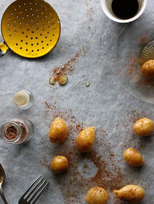 Είναι παράδοση στο σπίτι μας να φτιάχνουμε λουκουμάδες κάθε Θεοφάνεια. 2014.&lt;br/&gt; Πηγή: Christina Loucas.