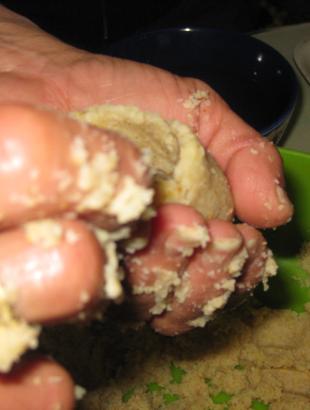 Το γέμισμα της κούπας. &lt;br/&gt; Πηγή: Αρχείο Α. Ματάλα.