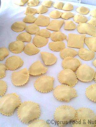 Πουρέκια της αναρής, έτοιμα για ψήσιμο.