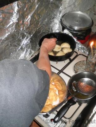 7. Τηγανίζουμε τα πουρέκια.