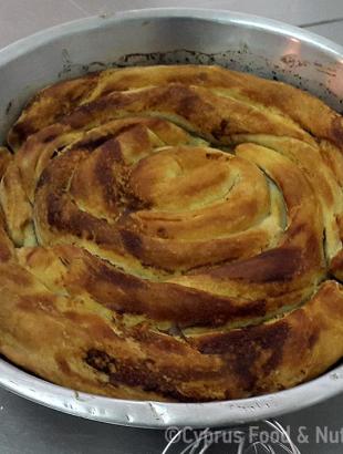 Ψήνουμε στο φούρνο μέχρι να ροδοκοκκινίσει (Μαγειρεύω Κυπριακά 2015). &lt;br/&gt; Πηγή: Στάλω Λαζάρου.