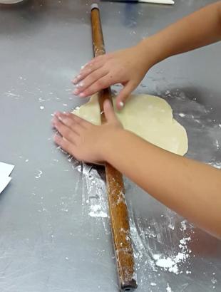 Ανοίγουμε φύλλο (Μαγειρεύω Κυπριακά 2015). &lt;br/&gt; Πηγή: Στάλω Λαζάρου.