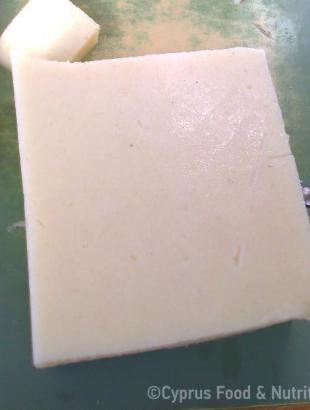 1. Ετοιμάζουμε τη γέμιση. &lt;br/&gt; Πηγή: ©Στάλω Λαζάρου.