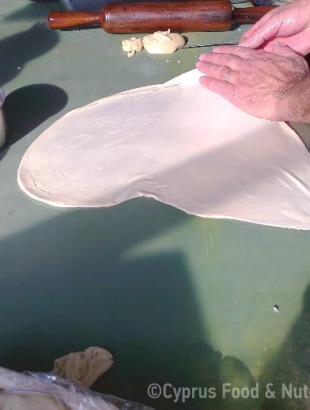 2.Ανοίγουμε φύλλο. &lt;br/&gt; Πηγή: ©Στάλω Λαζάρου.