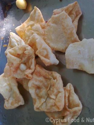 8. Τα σιάμισιη είναι έτοιμα! Πασπαλίζουμε με ζάχαρη άχνη. &lt;br/&gt; Πηγή: ©Στάλω Λαζάρου.