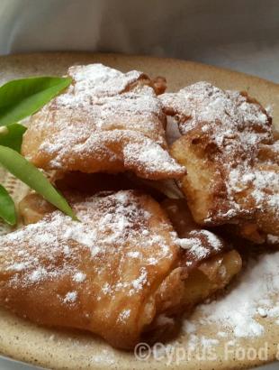 Σιάμισιη πασπαλισμένα με ζάχαρη άχνη (Μαγειρεύω Κυπριακά 2015). &lt;br/&gt; Πηγή: Στάλω Λαζάρου.