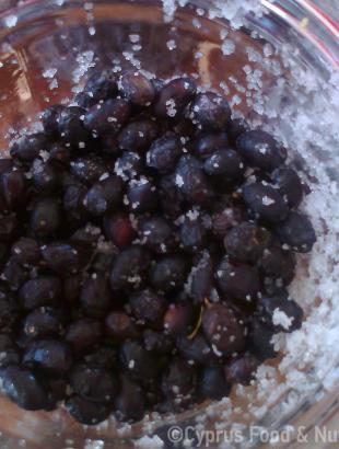 Ελιές μαύρες. &lt;br/&gt; Πηγή: Στάλω Λαζάρου.