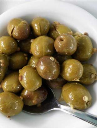 Ελιές τσακιστές. &lt;br/&gt; Πηγή: Αυγούστα Στυλιανού.