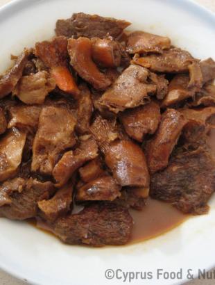 Μανιτάρια μαγειρεμένα, κρασάτα. &lt;br/&gt; Πηγή: Στάλω Λαζάρου.