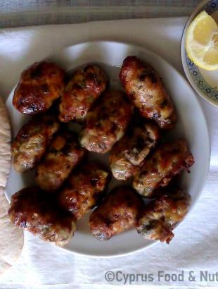 Σιεφταλιές με λεμόνι και πίτα. &lt;br/&gt; Πηγή: Στάλω Λαζάρου.