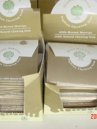 Συσκευασμένη πίσσα παφίτικη του εργαστηρίου “Αφροδίτη” (“Aphrodite”), στη Γεροσκήπου. Φωτ. Γ. Γαβριήλ, 2005.