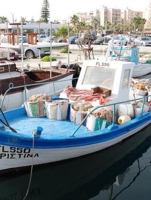 Ψαρόβαρκα σε λιμανάκι στη Λάρνακα. &lt;br/&gt; Πηγή: Γ. Γρούτας
