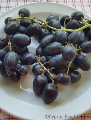 Σταφύλι μαύρο. &lt;br/&gt; Πηγή: Στάλω Λαζάρου.