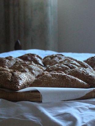 Οι φλαούνες έχουν μόλις βγει από το φούρνο και είναι έτοιμες για κατανάλωση, 2014.