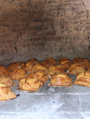 Φλαούνες στον παραδοσιακό φούρνο, Γιόλου 2014.