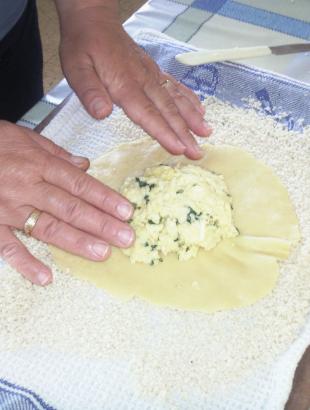 Παρασκευή φλαούνων (Δημητρίου Δήμητρα, 2010).