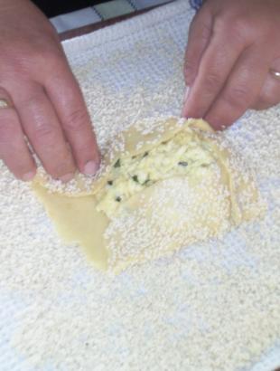 Τρόπος παρασκευής φλαούνων (Δημητρίου Δήμητρα, 2010).