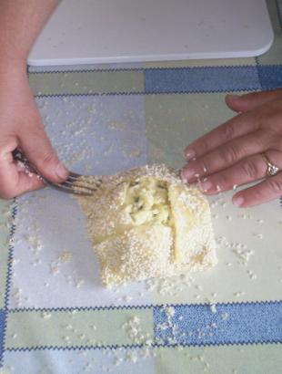 Τρόπος παρασκευής φλαούνων (Δημητρίου Δήμητρα, 2010).