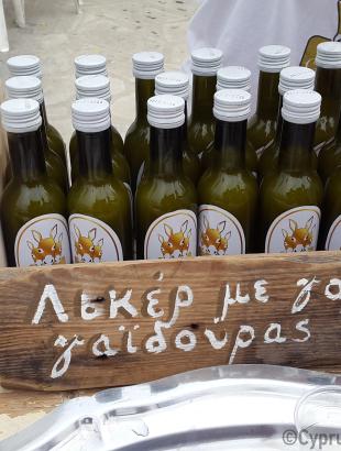 Λικέρ με γάλα γαϊδούρας (Φεστιβάλ Κόρνου, Οκτώβρης 2015). &lt;br/&gt; Πηγή: Στάλω Λαζάρου.