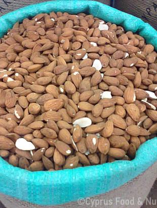 Αμύγδαλα με φλούδα