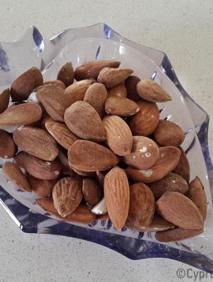 Αμύγδαλα καθαρισμένα.