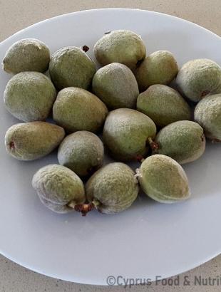 Αμύγδαλα ακαθάριστα (με το κέλυφος).